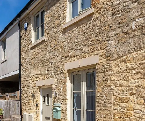 Beautiful Honeycomb Cottage In Heart Of Cotswolds